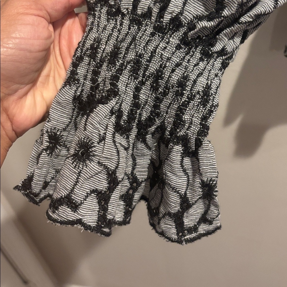 Storia Textured Gray Top - Picture 2 of 5